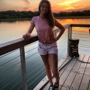 Meet your Posher, Caitlin